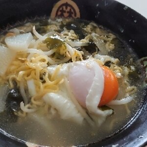 わかめもやし入り塩ラーメン